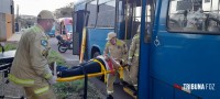 Quatro passageiros ficam feridos após queda dentro de ônibus do transporte coletivo no Jardim Patriarca em Foz do Iguaçu Quatro passageiros ficam feridos após queda dentro de ônibus do transporte coletivo no Jardim Patriarca em Foz do Iguaçu