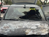 Carro fica completamente destruído após incêndio na Av. Paraná em Foz do Iguaçu Carro fica completamente destruído após incêndio na Av. Paraná em Foz do Iguaçu