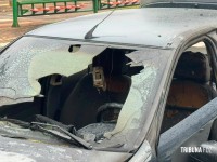 Carro fica completamente destruído após incêndio na Av. Paraná em Foz do Iguaçu Carro fica completamente destruído após incêndio na Av. Paraná em Foz do Iguaçu
