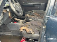 Carro fica completamente destruído após incêndio na Av. Paraná em Foz do Iguaçu Carro fica completamente destruído após incêndio na Av. Paraná em Foz do Iguaçu