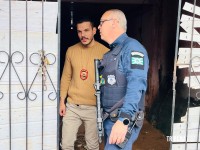 Casa onde ocorreu duplo homicídio, seguido de ocultação de cadáver é periciada Casa onde ocorreu duplo homicídio, seguido de ocultação de cadáver é periciada