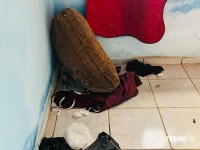 Casa onde ocorreu duplo homicídio, seguido de ocultação de cadáver é periciada Casa onde ocorreu duplo homicídio, seguido de ocultação de cadáver é periciada