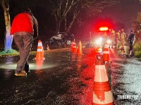 Veículo colide com arvore e deixa seis feridos e dois mortos na Av. Felipe Wandscheer Veículo colide com arvore e deixa seis feridos e dois mortos na Av. Felipe Wandscheer