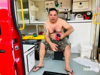Homem é agredido após, segundo relato, tentar atropelar motociclista Homem é agredido após, segundo relato, tentar atropelar motociclista