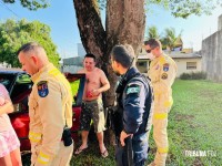 Homem é agredido após, segundo relato, tentar atropelar motociclista Homem é agredido após, segundo relato, tentar atropelar motociclista