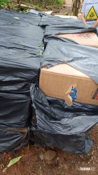 Denúncia de tráfico de drogas leva DENARC a apreender 50 caixas de cigarros contrabandeados em Foz do Iguaçu Denúncia de tráfico de drogas leva DENARC a apreender 50 caixas de cigarros contrabandeados em Foz do Iguaçu
