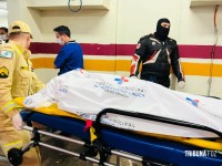 Dois irmãos são baleados no Jardim Jupira e um deles é suspeito de crime contra mulher e acaba morrendo dentro da ambulância Dois irmãos são baleados no Jardim Jupira e um deles é suspeito de crime contra mulher e acaba morrendo dentro da ambulância