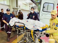 Dois irmãos são baleados no Jardim Jupira e um deles é suspeito de crime contra mulher e acaba morrendo dentro da ambulância Dois irmãos são baleados no Jardim Jupira e um deles é suspeito de crime contra mulher e acaba morrendo dentro da ambulância