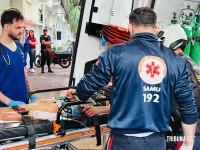 Dois irmãos são baleados no Jardim Jupira e um deles é suspeito de crime contra mulher e acaba morrendo dentro da ambulância Dois irmãos são baleados no Jardim Jupira e um deles é suspeito de crime contra mulher e acaba morrendo dentro da ambulância