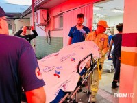 Dois irmãos são baleados no Jardim Jupira e um deles é suspeito de crime contra mulher e acaba morrendo dentro da ambulância Dois irmãos são baleados no Jardim Jupira e um deles é suspeito de crime contra mulher e acaba morrendo dentro da ambulância