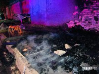 Morador de rua é queimado vivo após atearem fogo em seu barraco Morador de rua é queimado vivo após atearem fogo em seu barraco