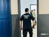 Homem é executado a tiros no Gleba Guarani e suspeitos são presos minutos após o crime em Foz do Iguaçu Homem é executado a tiros no Gleba Guarani e suspeitos são presos minutos após o crime em Foz do Iguaçu