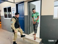Homem é executado a tiros no Gleba Guarani e suspeitos são presos minutos após o crime em Foz do Iguaçu Homem é executado a tiros no Gleba Guarani e suspeitos são presos minutos após o crime em Foz do Iguaçu