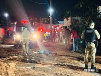 Homem é executado a tiros no Gleba Guarani e suspeitos são presos minutos após o crime em Foz do Iguaçu Homem é executado a tiros no Gleba Guarani e suspeitos são presos minutos após o crime em Foz do Iguaçu