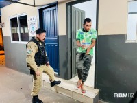 Homem é executado a tiros no Gleba Guarani e suspeitos são presos minutos após o crime em Foz do Iguaçu Homem é executado a tiros no Gleba Guarani e suspeitos são presos minutos após o crime em Foz do Iguaçu