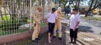Cabo de fibra ótica rompido causa queda de moto na Av. Juscelino Kubistchek em Foz do Iguaçu Cabo de fibra ótica rompido causa queda de moto na Av. Juscelino Kubistchek em Foz do Iguaçu