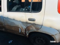 Rapaz é socorrido pelo Siate após acidente entre carro e moto no Bairro Três Lagoas Rapaz é socorrido pelo Siate após acidente entre carro e moto no Bairro Três Lagoas