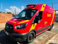 Rapaz é socorrido pelo Siate após acidente entre carro e moto no Bairro Três Lagoas Rapaz é socorrido pelo Siate após acidente entre carro e moto no Bairro Três Lagoas