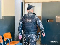 Militares do CHOQUE prende homem com grande quantidade de cocaína na Favela da Sadia Militares do CHOQUE prende homem com grande quantidade de cocaína na Favela da Sadia