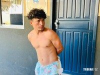 Militares do CHOQUE prende homem com grande quantidade de cocaína na Favela da Sadia Militares do CHOQUE prende homem com grande quantidade de cocaína na Favela da Sadia
