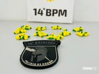 Militares do CHOQUE prende homem com grande quantidade de cocaína na Favela da Sadia Militares do CHOQUE prende homem com grande quantidade de cocaína na Favela da Sadia