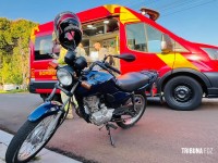 Van escolar atinge motocicleta durante manobra de ré no Bairro Campos do Iguaçu Van escolar atinge motocicleta durante manobra de ré no Bairro Campos do Iguaçu