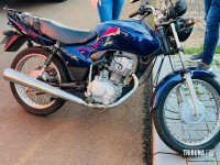Van escolar atinge motocicleta durante manobra de ré no Bairro Campos do Iguaçu Van escolar atinge motocicleta durante manobra de ré no Bairro Campos do Iguaçu