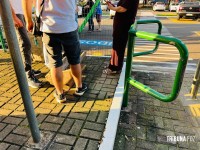 Assaltantes roubam carga de iphones, fogem e abandonam veículo em Foz do Iguaçu Assaltantes roubam carga de iphones, fogem e abandonam veículo em Foz do Iguaçu