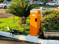Assaltantes roubam carga de iphones, fogem e abandonam veículo em Foz do Iguaçu Assaltantes roubam carga de iphones, fogem e abandonam veículo em Foz do Iguaçu
