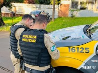Assaltantes roubam carga de iphones, fogem e abandonam veículo em Foz do Iguaçu Assaltantes roubam carga de iphones, fogem e abandonam veículo em Foz do Iguaçu