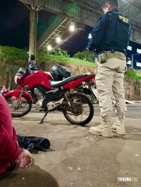 PRF prende homem com motocicleta roubada na Ponte Internacional da Amizade em Foz do Iguaçu PRF prende homem com motocicleta roubada na Ponte Internacional da Amizade em Foz do Iguaçu