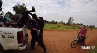 Presos e jogados em uma viatura: Procedimento gera controvérsia em Hernandarias no Paraguai Presos e jogados em uma viatura: Procedimento gera controvérsia em Hernandarias no Paraguai