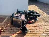 Motociclista de 23 anos é arremessado contra muro após colisão e fica em estado gravíssimo Motociclista de 23 anos é arremessado contra muro após colisão e fica em estado gravíssimo