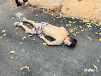 Homem de 42 anos é executado a tiros no Jardim Dourado em Foz do Iguaçu Homem de 42 anos é executado a tiros no Jardim Dourado em Foz do Iguaçu