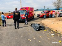 Homem de 42 anos é executado a tiros no Jardim Dourado em Foz do Iguaçu Homem de 42 anos é executado a tiros no Jardim Dourado em Foz do Iguaçu