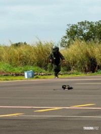 Polícia Federal participa de simulado de ameaça de bomba no Aeroporto Internacional de Foz do Iguaçu Polícia Federal participa de simulado de ameaça de bomba no Aeroporto Internacional de Foz do Iguaçu