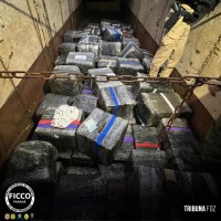 FICCO/PR apreende 4.208,3 Kg de drogas oculto em caminhão na cidade de Santa Terezinha de Itaipu FICCO/PR apreende 4.208,3 Kg de drogas oculto em caminhão na cidade de Santa Terezinha de Itaipu