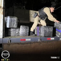 FICCO/PR apreende 4.208,3 Kg de drogas oculto em caminhão na cidade de Santa Terezinha de Itaipu FICCO/PR apreende 4.208,3 Kg de drogas oculto em caminhão na cidade de Santa Terezinha de Itaipu