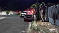 Homem é morto a tiros enquanto estava sentado em frente à residência no Bairro Três Lagoas Homem é morto a tiros enquanto estava sentado em frente à residência no Bairro Três Lagoas
