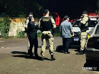 Homem é morto a tiros enquanto estava sentado em frente à residência no Bairro Três Lagoas Homem é morto a tiros enquanto estava sentado em frente à residência no Bairro Três Lagoas