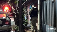 Homem é morto a tiros enquanto estava sentado em frente à residência no Bairro Três Lagoas Homem é morto a tiros enquanto estava sentado em frente à residência no Bairro Três Lagoas