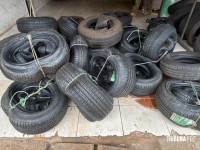 PF e PM apreendem cerca de 140 pneus de origem paraguaia em depósito clandestino no Jardim Jupira em Foz do Iguaçu PF e PM apreendem cerca de 140 pneus de origem paraguaia em depósito clandestino no Jardim Jupira em Foz do Iguaçu