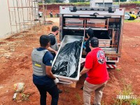 Homem é encontrado morto em terreno baldio ao lado de uma obra em construção em Foz do Iguaçu Homem é encontrado morto em terreno baldio ao lado de uma obra em construção em Foz do Iguaçu