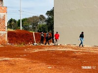 Homem é encontrado morto em terreno baldio ao lado de uma obra em construção em Foz do Iguaçu Homem é encontrado morto em terreno baldio ao lado de uma obra em construção em Foz do Iguaçu