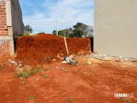 Homem é encontrado morto em terreno baldio ao lado de uma obra em construção em Foz do Iguaçu Homem é encontrado morto em terreno baldio ao lado de uma obra em construção em Foz do Iguaçu