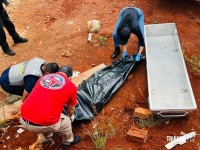 Homem é encontrado morto em terreno baldio ao lado de uma obra em construção em Foz do Iguaçu Homem é encontrado morto em terreno baldio ao lado de uma obra em construção em Foz do Iguaçu