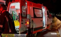 Motocicleta com dois ocupantes cai após desviar de Fiat Strada em Santa Helena Motocicleta com dois ocupantes cai após desviar de Fiat Strada em Santa Helena