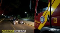 Motocicleta com dois ocupantes cai após desviar de Fiat Strada em Santa Helena Motocicleta com dois ocupantes cai após desviar de Fiat Strada em Santa Helena