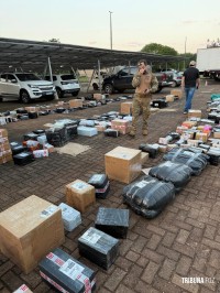 PF e PM apreendem 51,9 Kg de maconha em caminhão de encomendas PF e PM apreendem 51,9 Kg de maconha em caminhão de encomendas