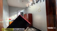 Incêndio destrói parte de residência e assusta moradores na região do Balneário Terra das Águas em Santa Helena Incêndio destrói parte de residência e assusta moradores na região do Balneário Terra das Águas em Santa Helena